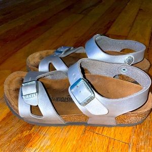 Girls Birkenstock Rio sandal size 31 (13-13.5)